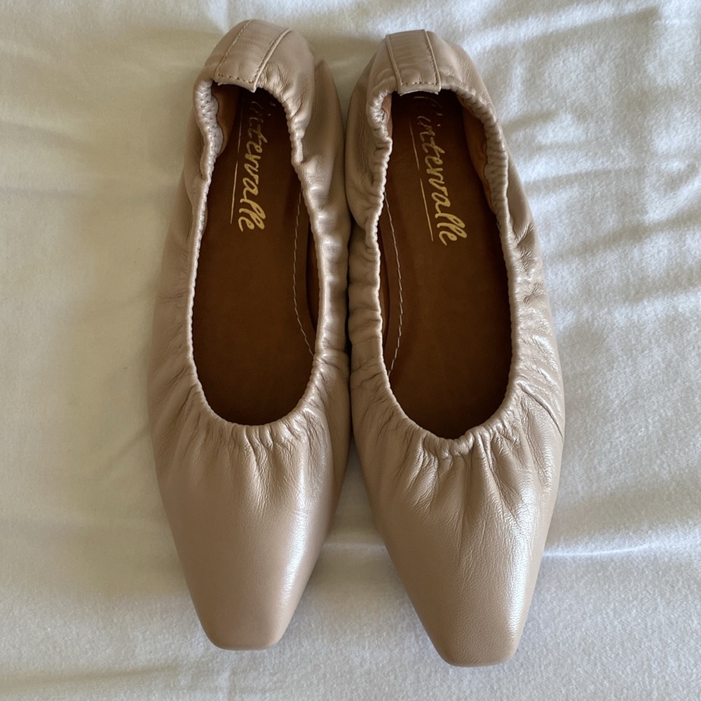 L'INTERVALLE Nude Glove Leather Flats